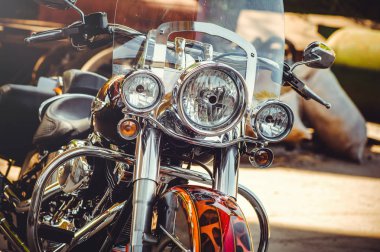 farlar bir klasik motosiklet, el ilanı takvimi için güzel sanatsal işleme ve reklam