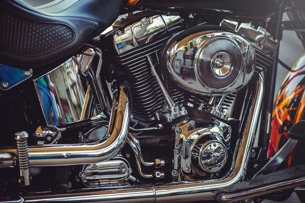 güzel krom motor klasik motosiklet, takvim el ilanı güzel sanatsal işleme ve reklam
