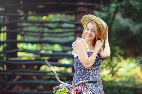 A healthy woman. Beauty Summer model girl with bright colors bicycle forest and basket. style leisure. A beautiful lady raised her hand. Cute face. place for banner and advertisement — Stock Photo, Image