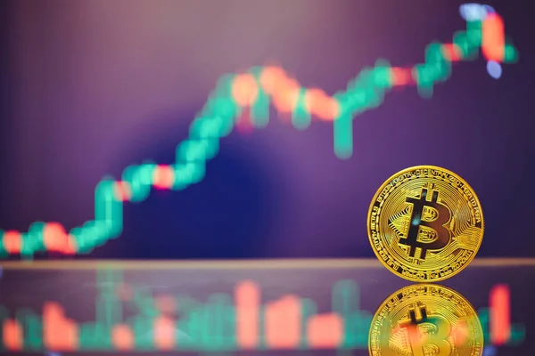 Bitcoin altın sikke ve ufuk grafik arka plan olduğunu. grafik büyüme üzerinde. Sanal Kripto para kavramı. büyüme grafik üzerinde