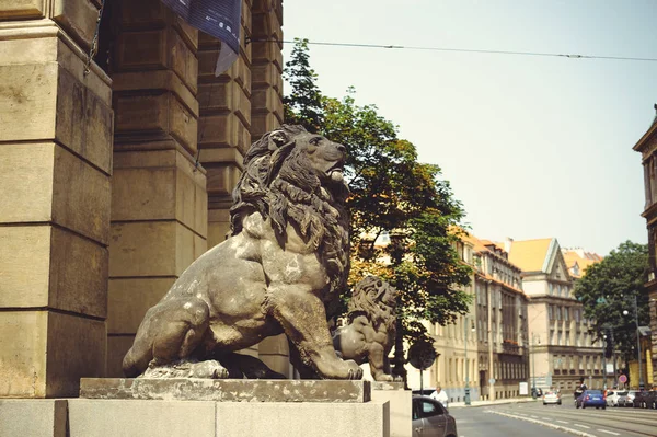 Historische Statuen auf den Straßen von Prag — Stockfoto