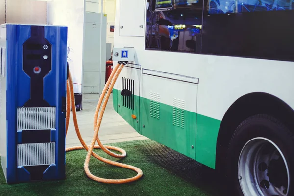 Elektrikli araç şarj şehir otobüs ulaşım ayrıntıları. Yeşil ve yenilenebilir enerji kaynakları
