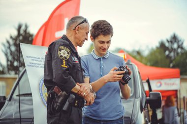 Polis kişi güvenliği ve ilk yardım güvenlik gün çerçevesinde Kiev tren