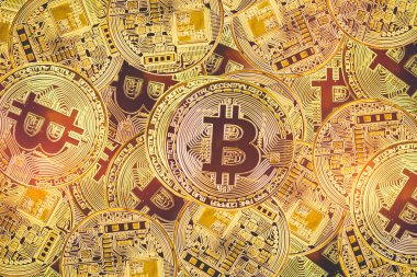 Altın bitcoyne. Dijital izleme, doğrulama ve Döviz Alım Satım. Kripto para birimi kavramı. Yatay üstten görünüm portre bitcoy yığın altın arka plan doku kavramlar paylaşımı