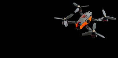 kurum, uçuş, şık ve modern hobi için dron hazır yapılmış Fpv quadrocopter yarış uçağı. bir siyah arka plan afiş veya reklam
