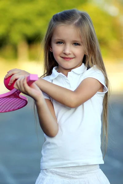 Ładna 6 lat dziewczyna z rakiety — Zdjęcie stockowe