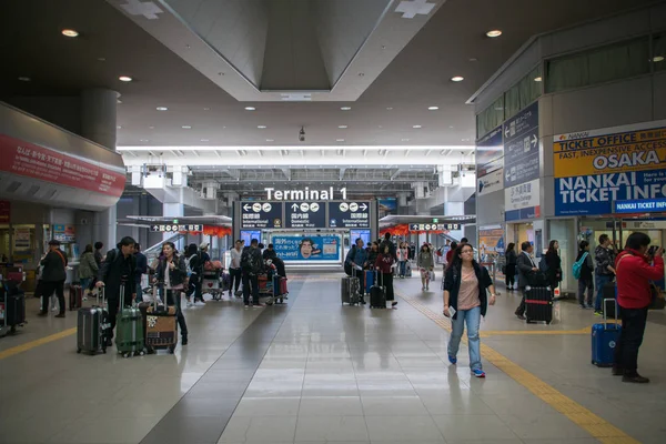 Entrén runt Terminal 1 om Kansai internationella flygplats (Kix), Osaka, Japan. — Stockfoto