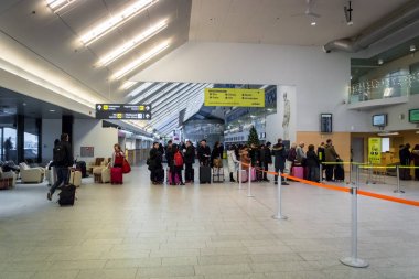 Tallinn, Estonya - Ocak 2018: Tallinn Havaalanı Kalkış alanı mimarisi. Tallinn Havaalanı ana Havaalanı Estonya'dır.