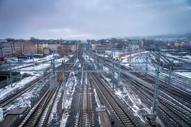 Oslo, Norveç - Ocak 2018: Görünüm Oslo Merkez Tren İstasyonu'na kış kar ile. Ana tren istasyonu Oslo, Norveç'te Oslo Merkez İstasyonu olduğunu.