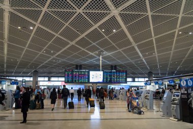 Tokyo, Japonya - Kasım 2017: Yolcu terminal 1 kalkış alanda Narita Uluslararası Havaalanı, Tokyo, Japonya. Narita Havaalanı baskın Uluslararası Havaalanı Japonya'dır.