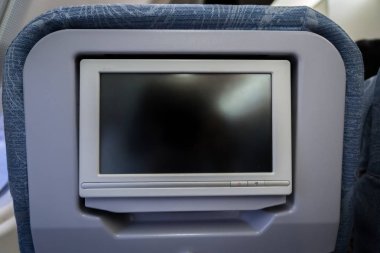 Ekonomi sınıfı koltuk uçakta uçak içi eğlence sistem ekranı
