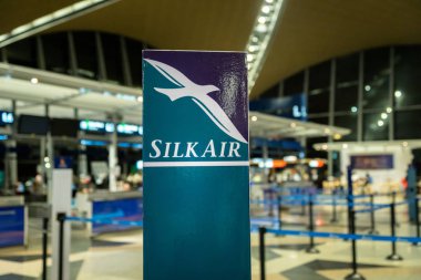 Kuala Lumpur, Malezya-Kasım 2017: ipek hava iade sayaç Kuala Lumpur Uluslararası Havaalanı'nda. İpek hava Singapur merkezli bir havayolu şirketidir.