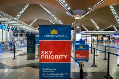Kuala Lumpur, Malezya-Kasım 2017: Vietnam Havayolları iade counter Kuala Lumpur Uluslararası Havaalanı'nda. Vietnam Havayolları bayrak taşıyıcı Vietnam ve gökyüzü takım İttifak üyesi olduğunu.