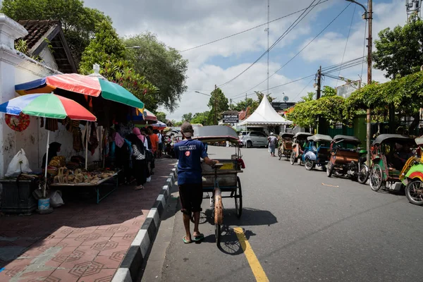 Yogyakarta Octubre 2017 Tradicional Transporte Rikshaw Las Calles Yogyakarta Java —  Fotos de Stock