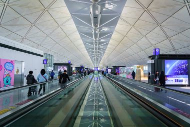 Hong Kong - Mart 2017 yaklaşık: kalkış kapısı alan içinde Hong Kong Uluslararası Havaalanı. Hong Kong ana havaalanıdır. Havaalanı Adası, Chek Lap Kok üzerinde yer almaktadır