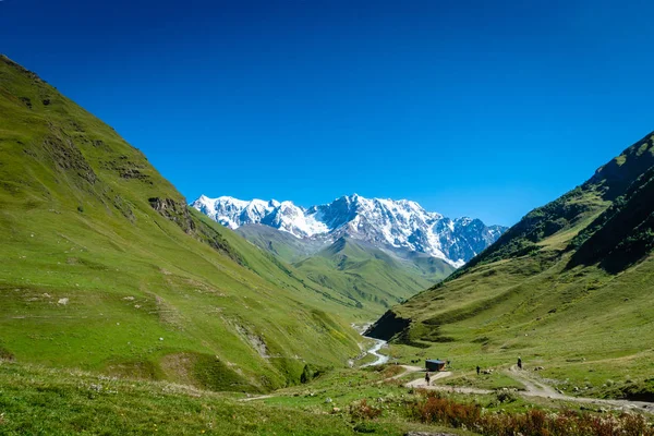 Paisagem Ushguli Com Monte Shkhara Parte Trás Região Svaneti Geórgia — Fotografia de Stock