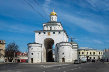 Vladimir, Rusya - Mayıs 2019: Vladimir 'in Altın Kapısı 1158 ile 1164 yılları arasında, Rusya' nın Altın Halkası Vladimir 'de turistler için popüler bir yer olarak inşa edildi..