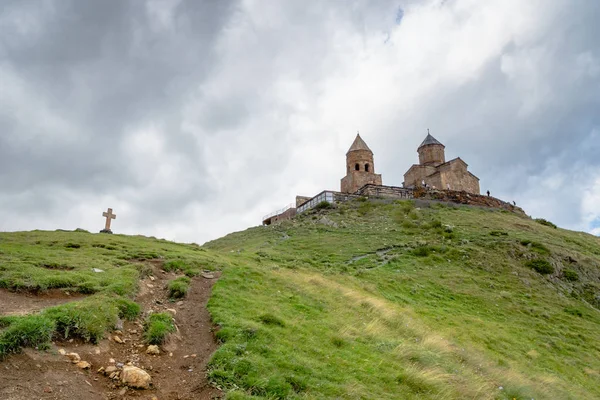 Gergeti Trinity Church Tsminda Sameba Dramatic Landscaoe Clouds Gergeti Church — Stock Photo, Image