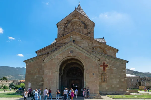 Mtskheta Gürcistan Ağustos 2019 Mtskheta Nın Svetitskhoveli Katedrali Ziyaretçiler Doğu — Stok fotoğraf