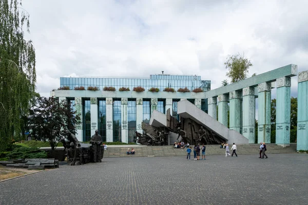 2019年7月 华沙起义纪念碑 起义纪念碑 Uprising Monument 是波兰华沙的一座纪念碑 纪念1944年华沙起义 — 图库照片