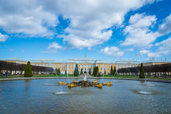 San Petersburgo Rusia Mayo 2019 Peterhof Fuentes Vistas Palacio Del — Foto de Stock