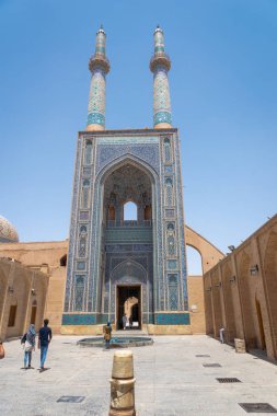 Yazd, İran - Haziran 2018: İran 'ın Yazd kentindeki Mescid-i Jame camisi. 