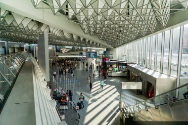 Frankfurt, Almanya - Temmuz 2019: Frankfurt Havaalanı mimarisi. Frankfurt am Main Airport Almanya 'da bulunan uluslararası bir havaalanıdır..