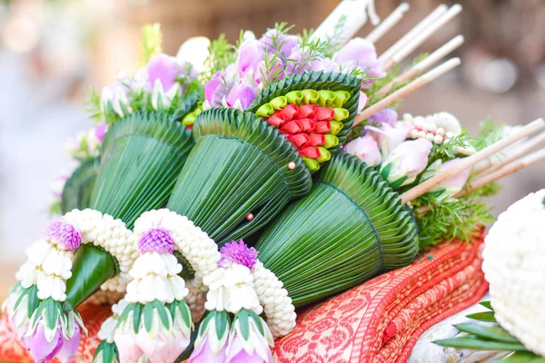 Kwiat tajskim stylu kultury ręcznie robione — Zdjęcie stockowe
