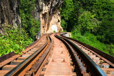 tren yolu çelik iki dağ manzarası