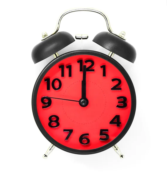 Orologio rosso che punta a mezzogiorno o mezzanotte su sfondo bianco . — Foto Stock