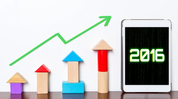 2016 gráfico de éxito establecimiento de objetivos de concepto de negocio. Tableta y juguete colorido para el éxito de negocios y motivación . —  Fotos de Stock