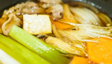 Shabu shabu et ve sebze seti