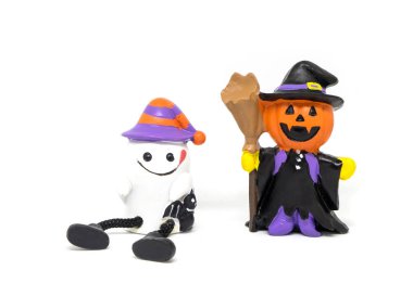 Beyaz arka planda izole Cadılar Bayramı hayalet bebek