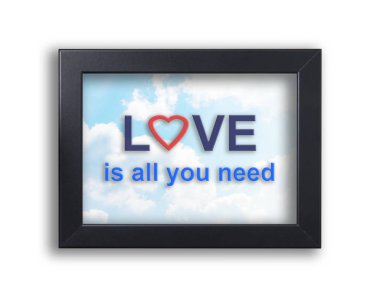 Aşk bir gökyüzü arka plan karesinde metin lazım. Sevgililer gökyüzü afiş siyah fotoğraf karesinde seviyorum. Gökyüzü arka plan kalp sembolü ile seviyorum.