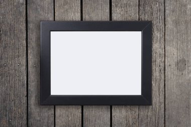Ahşap tahta arka plan üzerinde boş fotoğraf çerçevesi