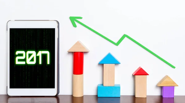 Pronóstico gráfico de negocio creciente a 2017 en tableta —  Fotos de Stock