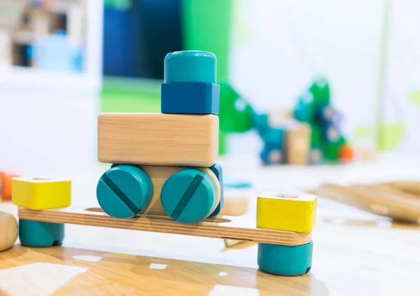 Kleurrijke houten blok speelgoed voor de ontwikkeling van het kind. — Stockfoto