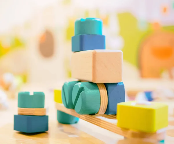 Colorido de madeira engenharia educacional bloco de construção brinquedo — Fotografia de Stock
