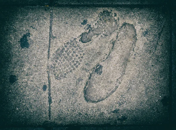 Foot steps on footpath asphalt dark texture — Stock Photo, Image