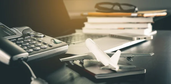 Online seyahat acentesi servis ofis çalışma masası
