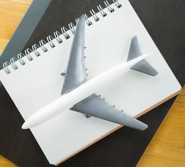Libro diario Travel Blogger con concepto de avión — Foto de Stock