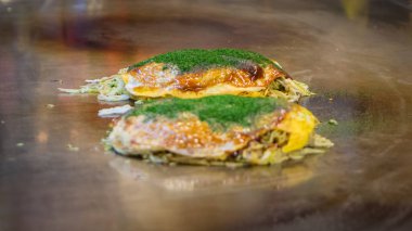 Japon Pizza okonomiyaki pişirme