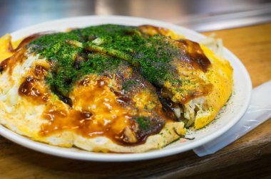 Hiroşima özgün Okonomiyaki yumurta ile