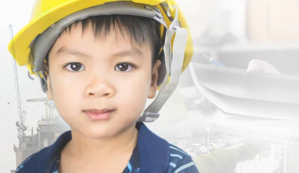 Азіатський інженер kid велика освіти та успіху у кар'єрі мрія — стокове фото