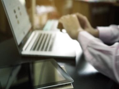 Onun iş bitirme ve bırakarak iş adamı 