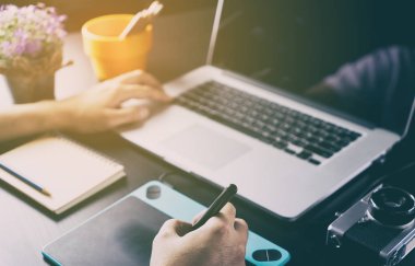 Grafik düzenleme için grafik tasarımcı fotoğrafçı Masaüstü araçları