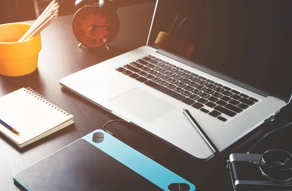 Fotógrafo Diseñador gráfico mesa de trabajo — Foto de Stock