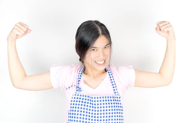 Asiática ama de casa está mostrando músculo y listo para el trabajo duro — Foto de Stock