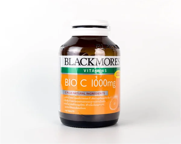 Blackmore's üzerinde beyaz backgorund izole C vitamini.