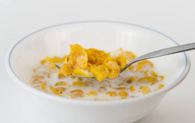 Mısır gevreği cornflake kase süt şekerli